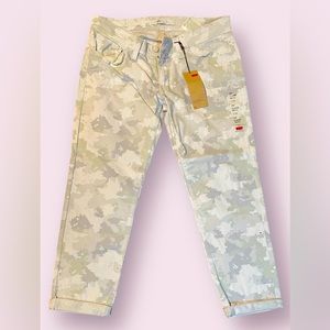 Levi’s 524 Cropped Skinny Jeans